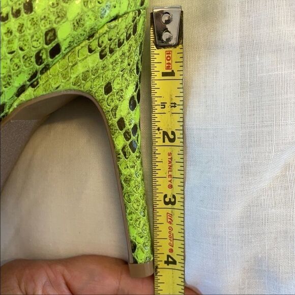 WILD DIVA GREEN CROC PUMPS.  NEW. - Picture 7 of 8